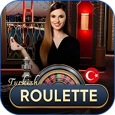 Winnita Casino – Croupier donna con carte e bandiera turca